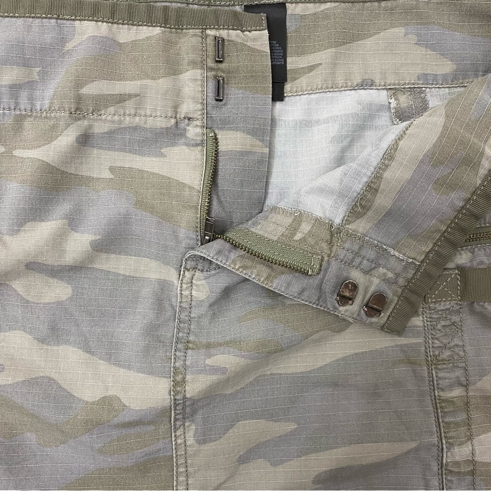 DKNY Camo Cargo skirt Womens size 14 - Picture 4 of 7